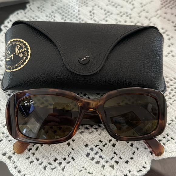 Ray-Ban Unisex Rectangular Tortoise Sunglasses RB4122 642/73 50/18/135 main image 6